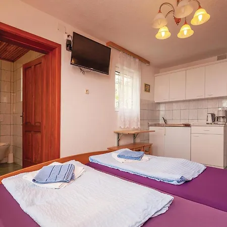 Apartment In With Kitchen *