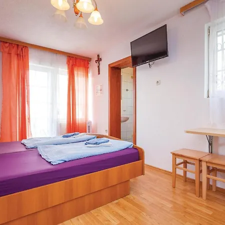 Apartment In With Kitchen *